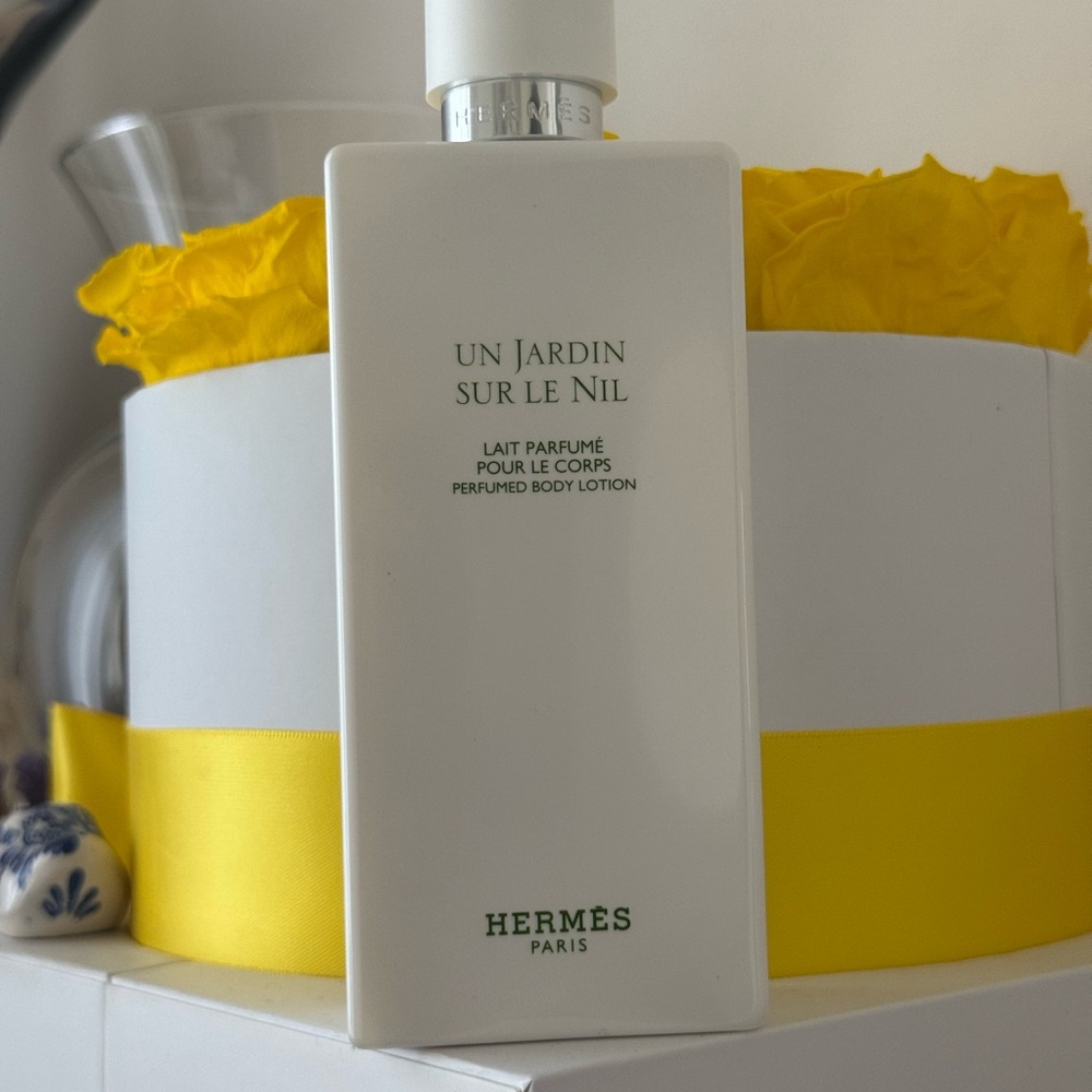 Hermes Un Jardin Sur Le Nil Body Lotion - White and Yellow